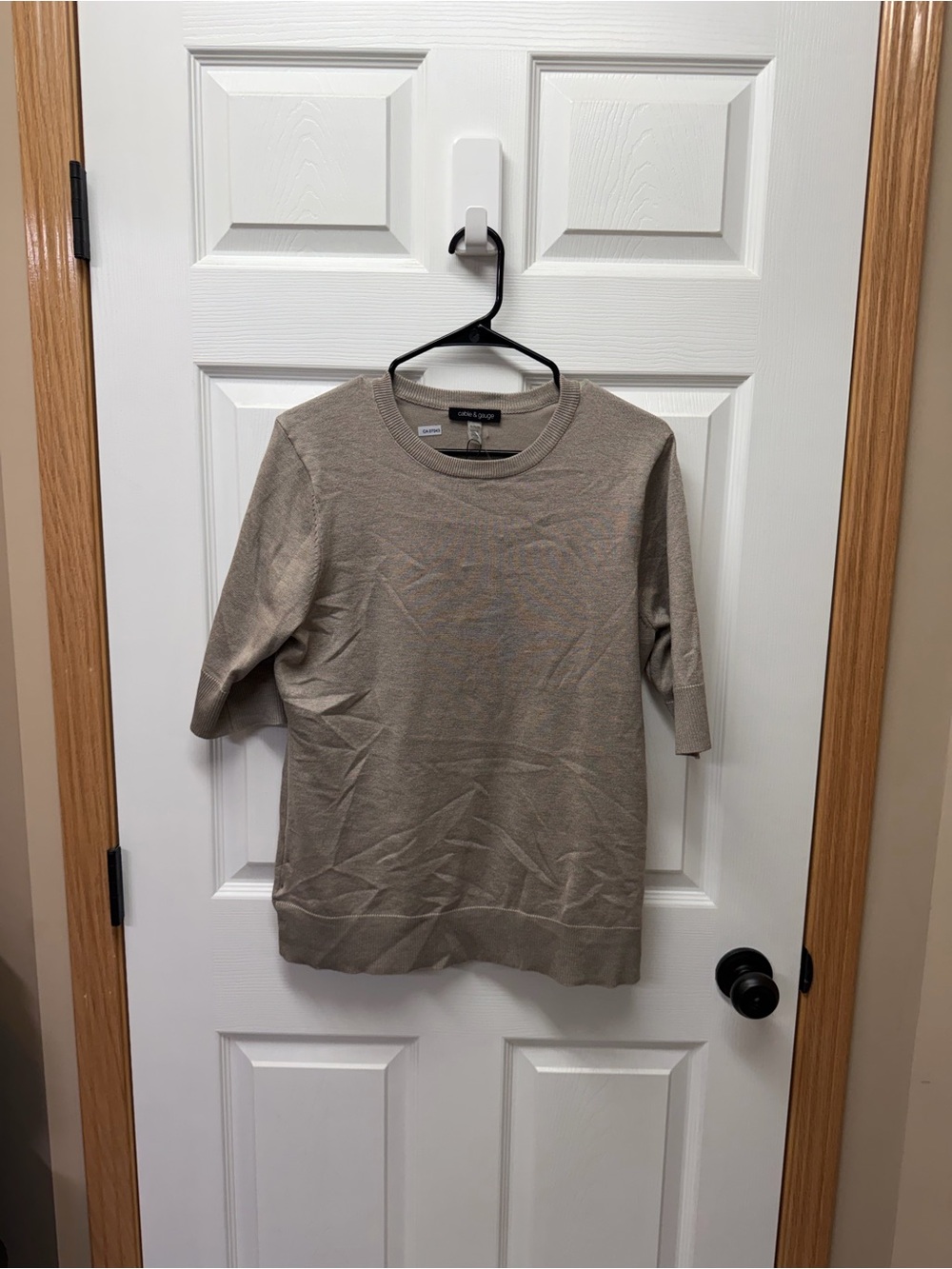 Cable & Gauge Men’s Crewneck Sweater in Taupe